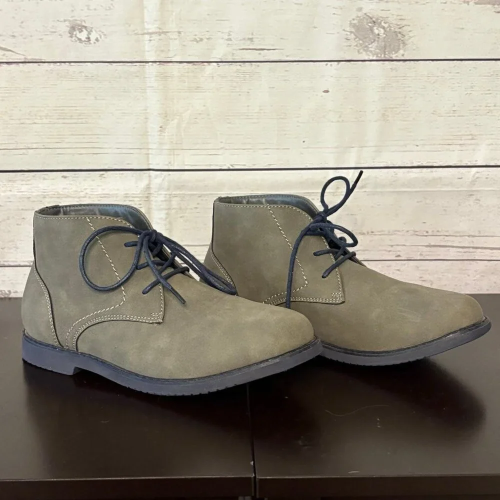 NWOB Crown & Ivy Kids Chuck Grey Shoes Size‎ 3M